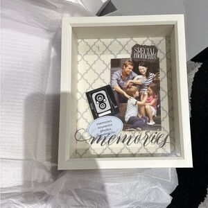 Things Remembered Memories Shadow Box, New, Frame, Pictures, Memoraabilia